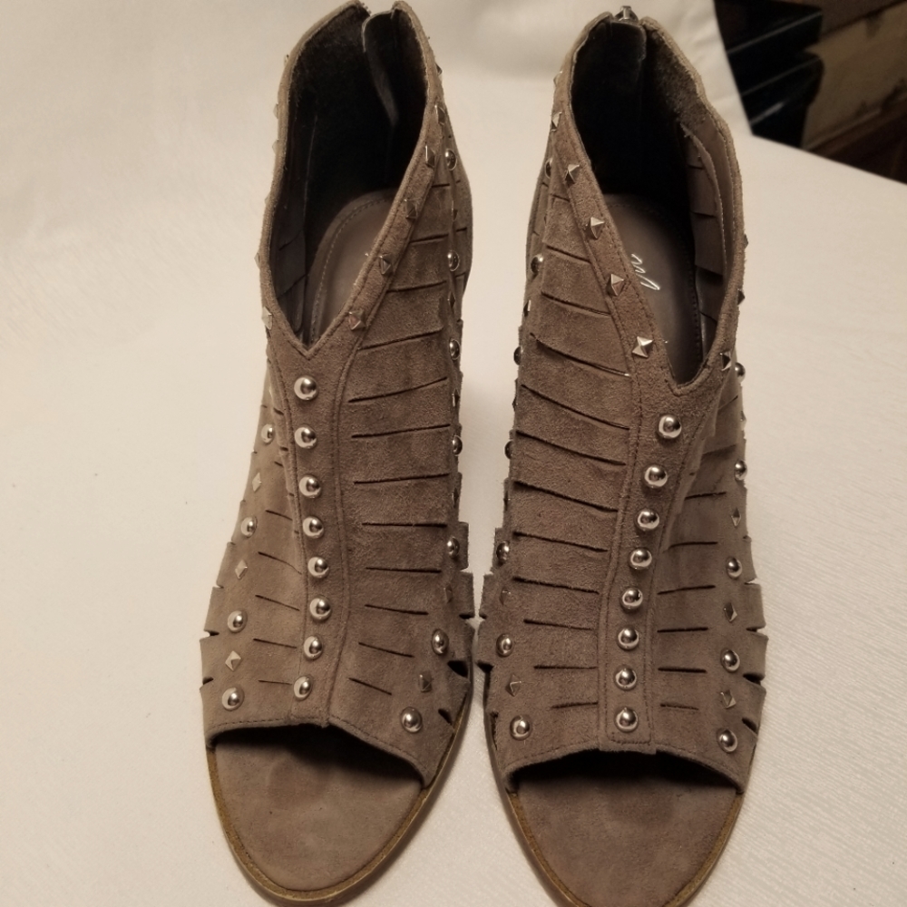 Marc Fisher Karry Womans Sz 10 Peep Toe Taupe Suede Studded Bootie Back …